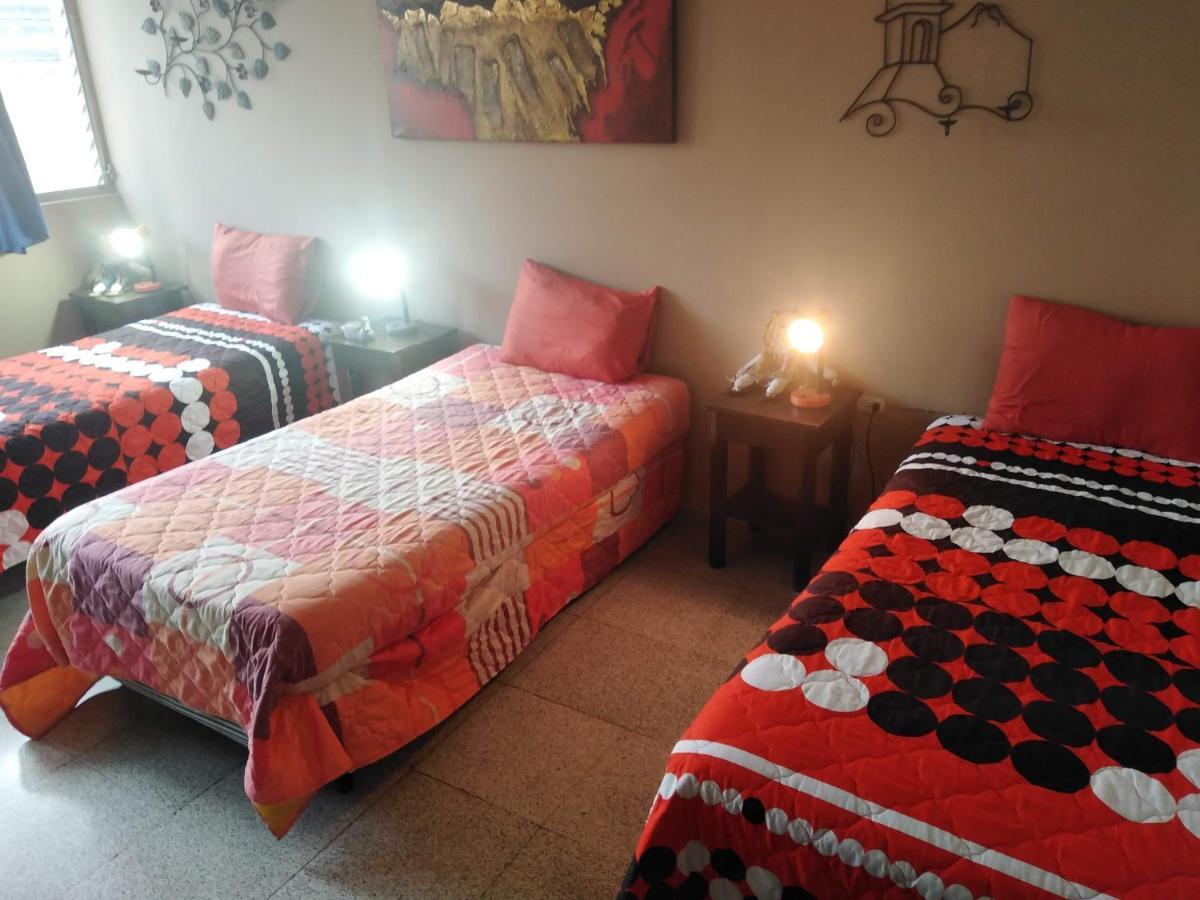 Hostal Los Lagos Inn Guatemalaváros Kültér fotó