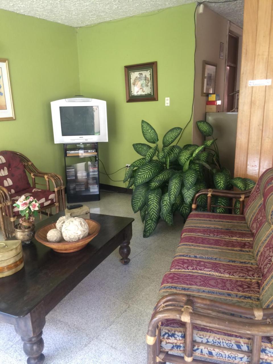 Hostal Los Lagos Inn Guatemalaváros Kültér fotó