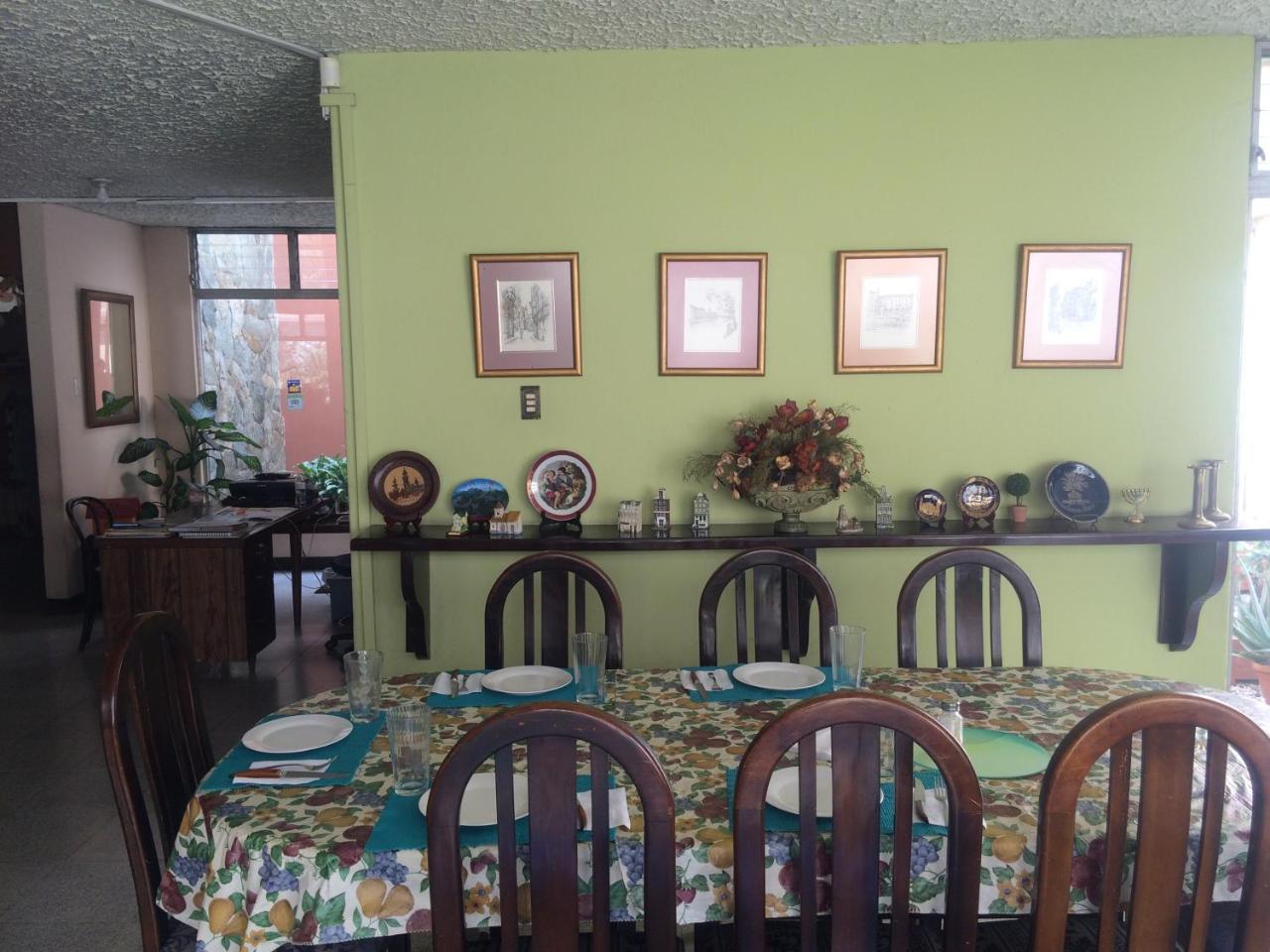 Hostal Los Lagos Inn Guatemalaváros Kültér fotó