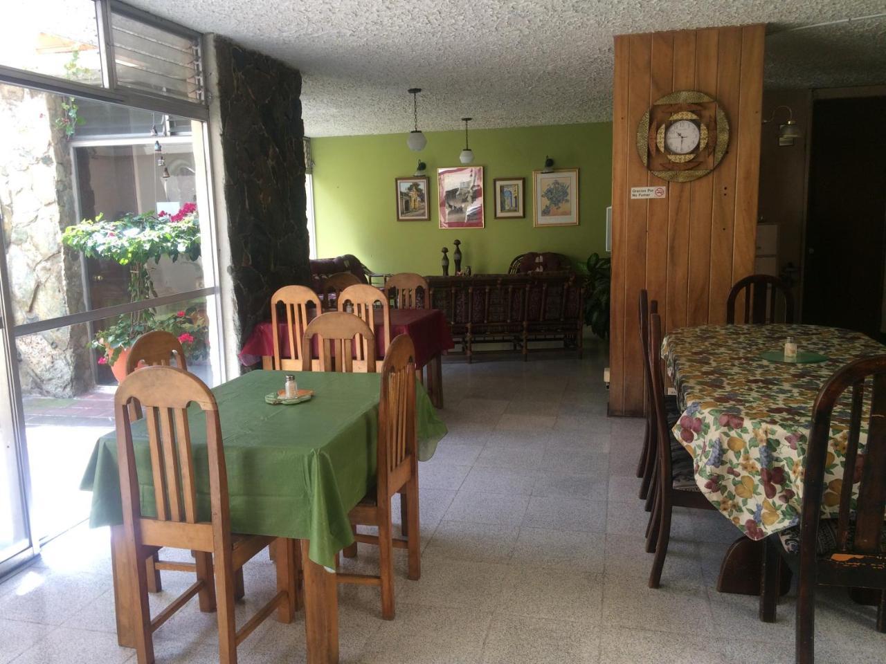 Hostal Los Lagos Inn Guatemalaváros Kültér fotó